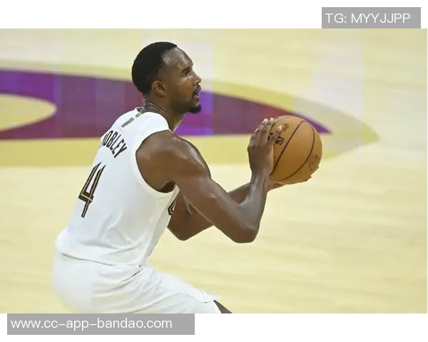 莫布里表现出色12投7中收获17分10篮板5助攻2盖帽助球队稳定胜利 莫布里表现出色12投7中收获17分10篮板5助攻2盖帽助球队稳定胜利