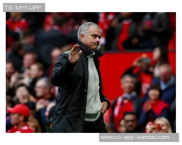 曼联解雇穆帅与滕哈赫的分手费揭秘总额达5490万镑 曼联解雇穆帅与滕哈赫的分手费揭秘总额达5490万镑