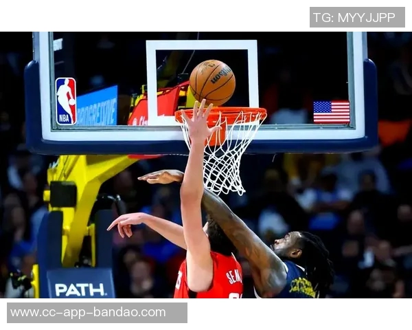 小乔丹内线强势补篮得手并成功加罚展现绝佳状态